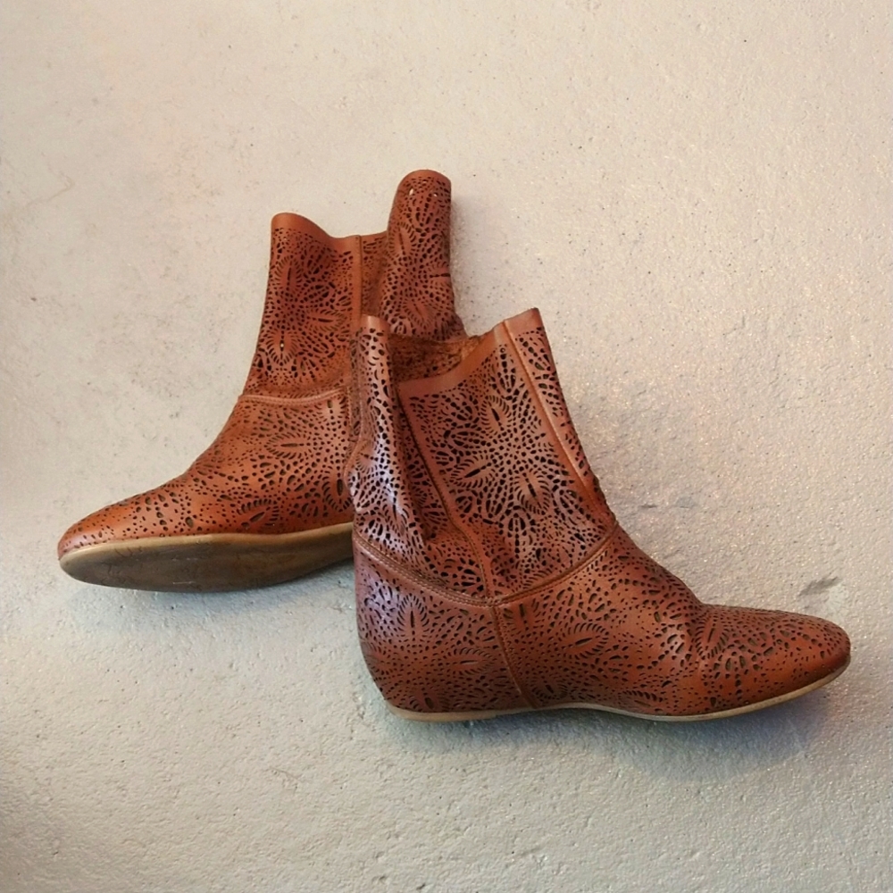 Brown boots